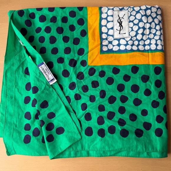 VINTAGE YSL Yves Saint Laurent Oversized 50”x 50” Shawl Scarf Wrap VIVID GREEN - Picture 14 of 16